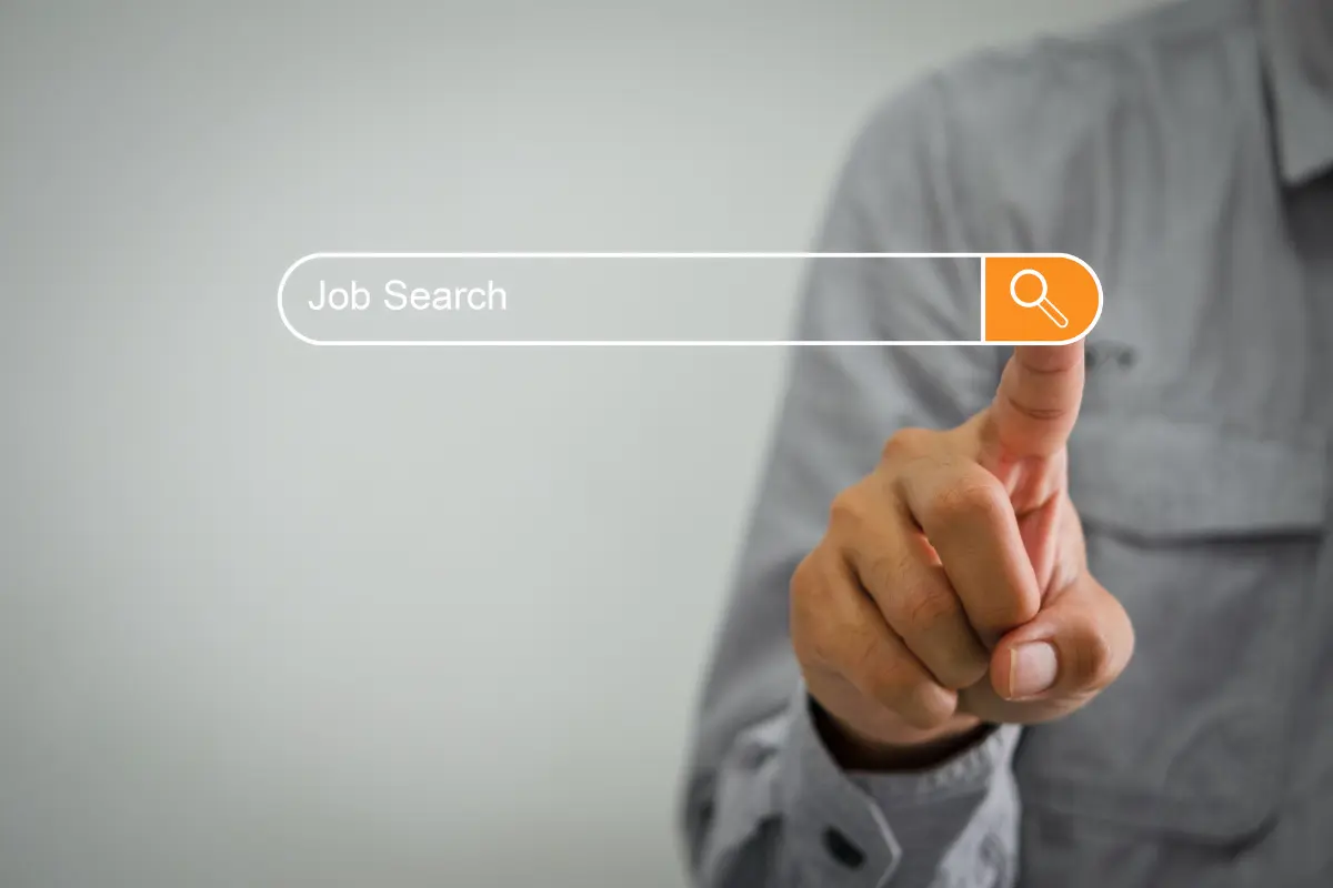 İngiltere’de İş Arama Stratejileri: Türkler İçin CV, Mülakat ve Networking Rehberi İngiltere’de İş Arama Stratejileri: Türkler İçin CV, Mülakat ve Networking Rehberi